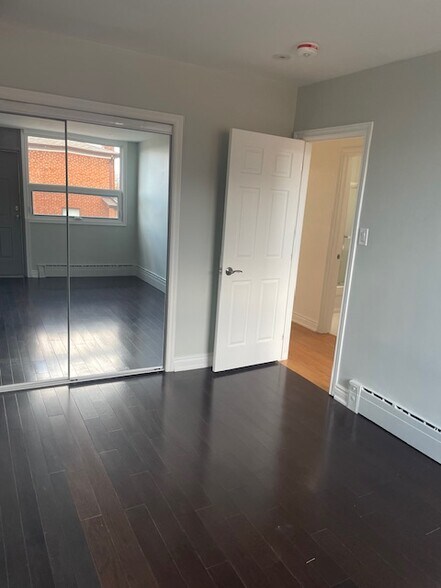 3271 Dufferin St, Toronto, ON à louer - Photo intérieure - Image 2 de 12