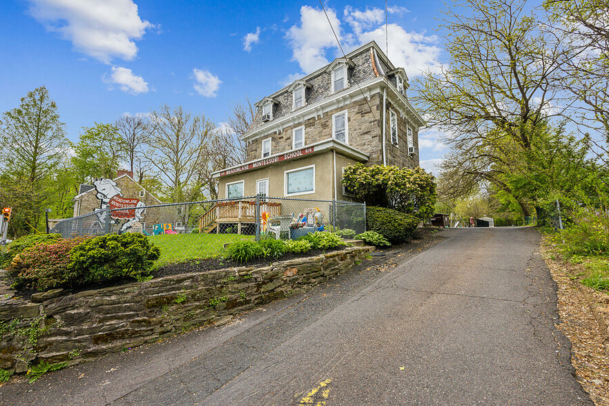 616 Meetinghouse Rd, Jenkintown, PA for sale - Building Photo - Image 2 of 23