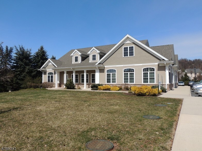 23 Mountain Blvd, Warren, NJ à louer - Photo principale - Image 1 de 4