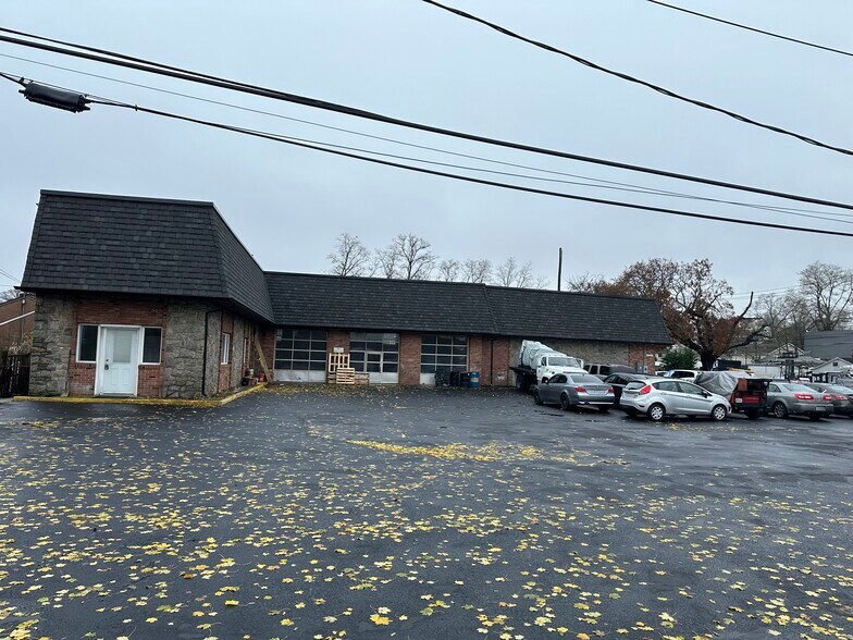 5714 Old Sunrise Hwy, Massapequa, NY à louer - Photo du bâtiment - Image 2 de 6