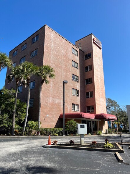 111 N Frederick Ave, Daytona Beach, FL à louer - Photo du bâtiment - Image 1 de 10