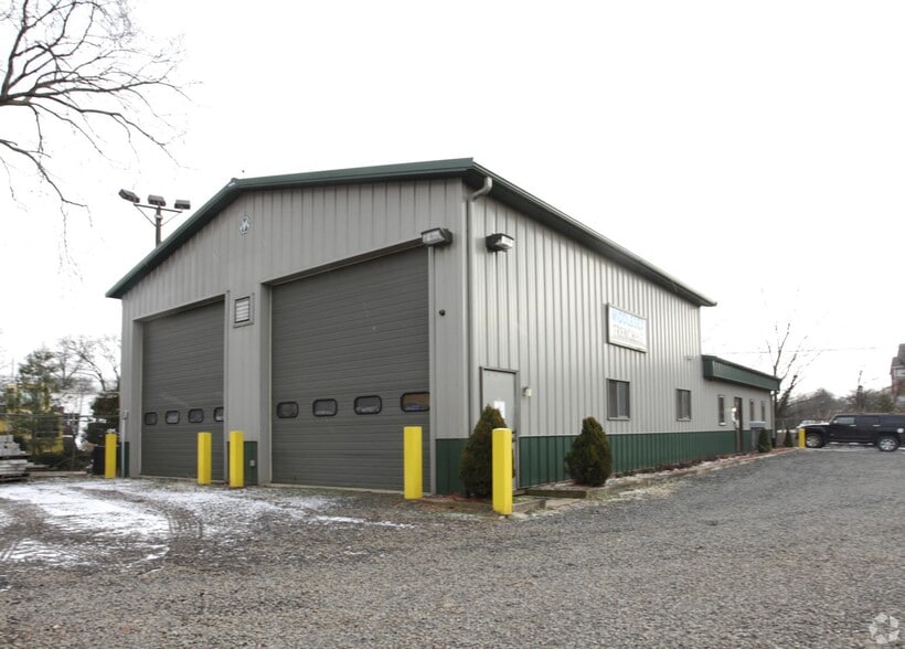 102 Norcross Ave, Metuchen, NJ à louer - Photo du bâtiment - Image 2 de 3