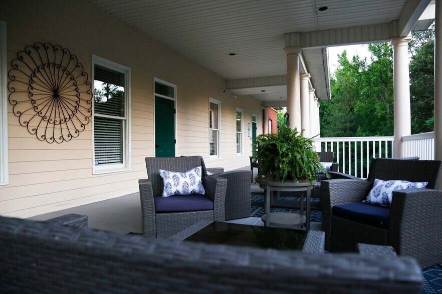 590 W Crossville Rd, Roswell, GA à louer - Photo du bâtiment - Image 2 de 26