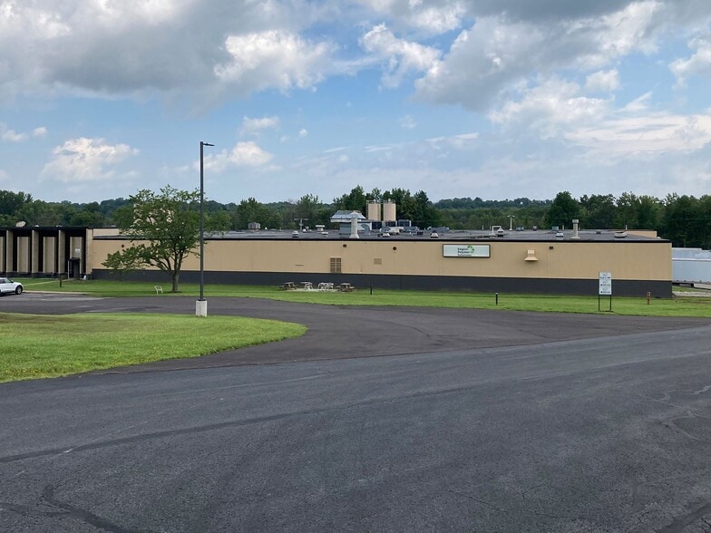 7528 State Fair Blvd, Baldwinsville, NY for lease - Building Photo - Image 1 of 11