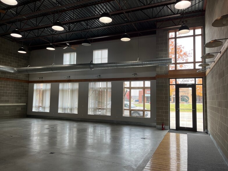 2712 Stange Rd, Ames, IA à vendre - Photo du bâtiment - Image 3 de 24