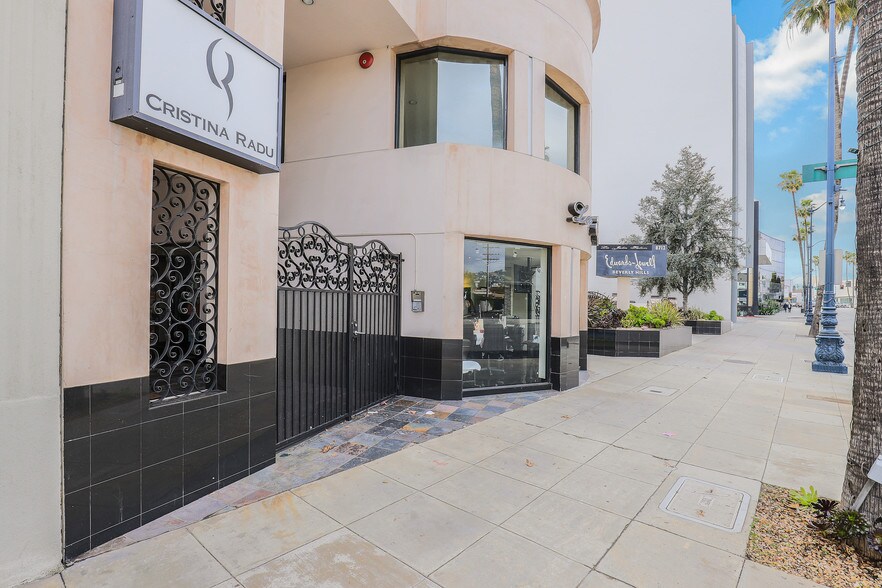 8712 Wilshire Blvd, Beverly Hills, CA à louer - Photo du bâtiment - Image 3 de 7