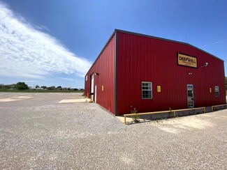 Plus de détails pour 1002 Commerce Dr, Lindsay, OK - Flex à vendre