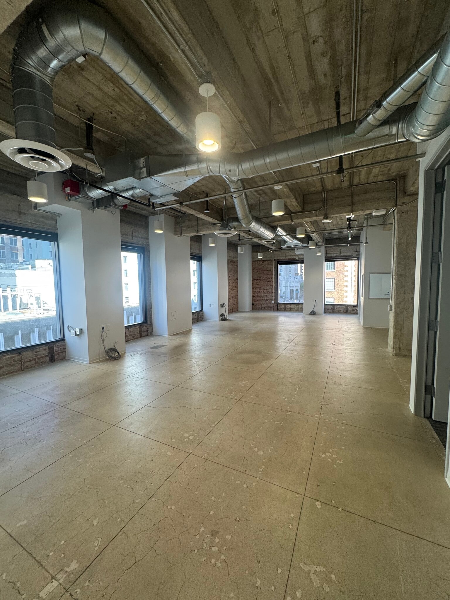 523 W 6th St, Los Angeles, CA for lease Interior Photo- Image 1 of 1