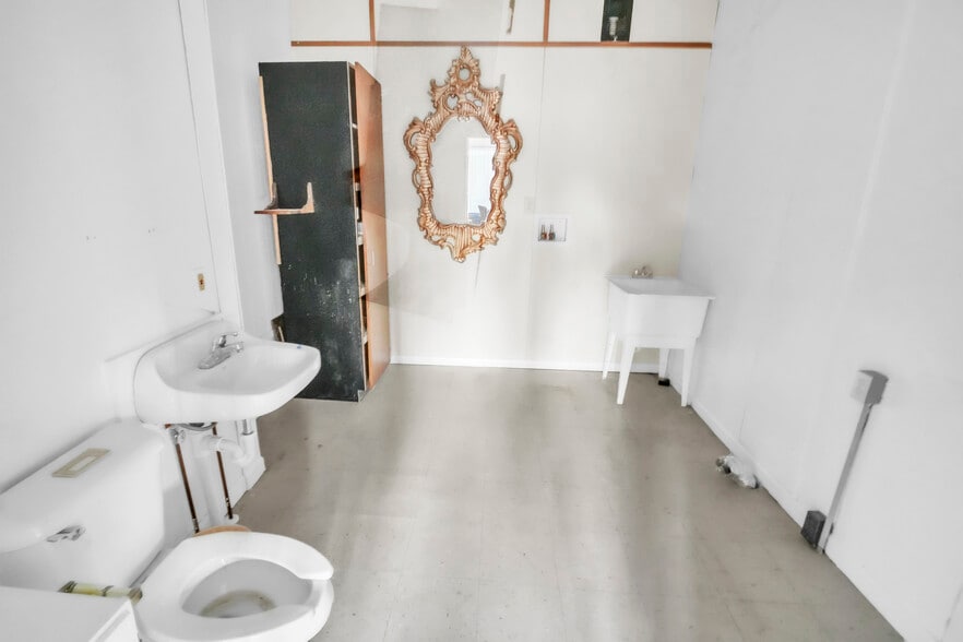 1243 Michigan Ave, Bay City, MI for lease - Building Photo - Image 3 of 20