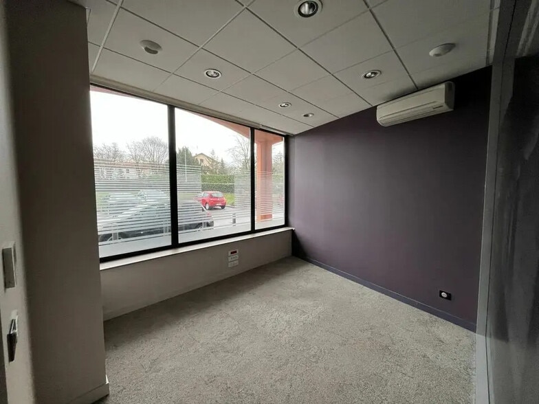 Retail in Décines-Charpieu for lease - Interior Photo - Image 3 of 3