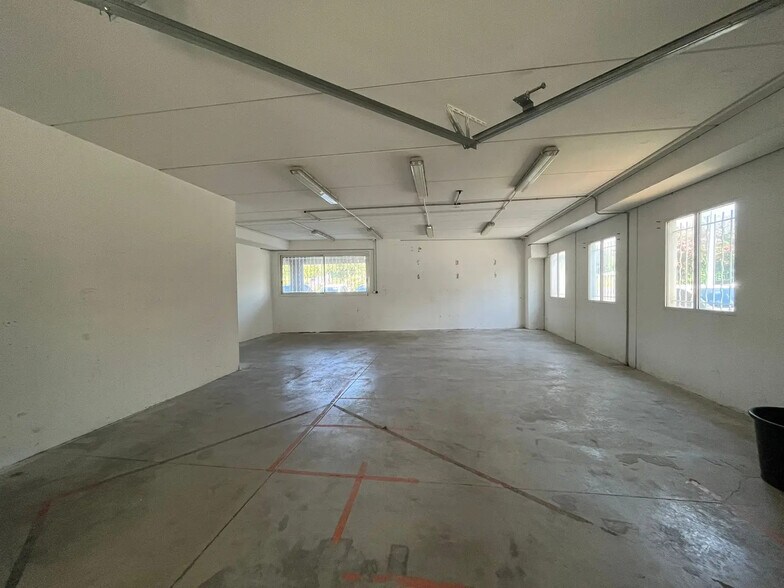 Industrial in Marseille for lease - Interior Photo - Image 3 of 10