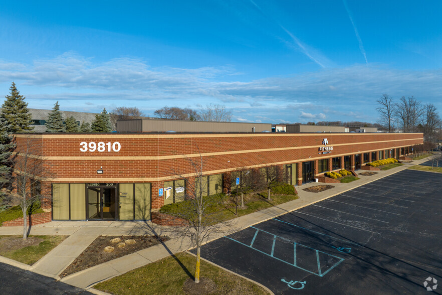 39810 Grand River Ave, Novi, MI for lease - Building Photo - Image 2 of 9