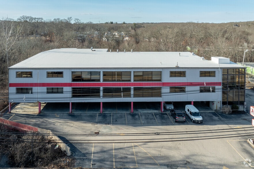 749 S Washington St, North Attleboro, MA à louer - Photo du bâtiment - Image 3 de 4