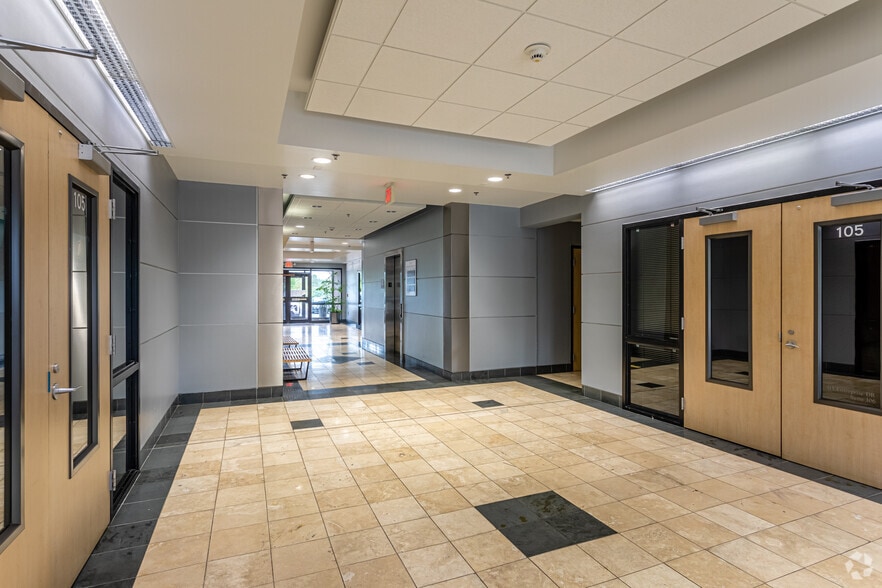 515 Enterprise Dr, Lowell, AR for sale - Lobby - Image 2 of 5