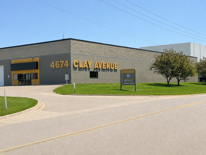 4674 Clay Ave SW, Wyoming, MI à louer - Photo du bâtiment - Image 2 de 7