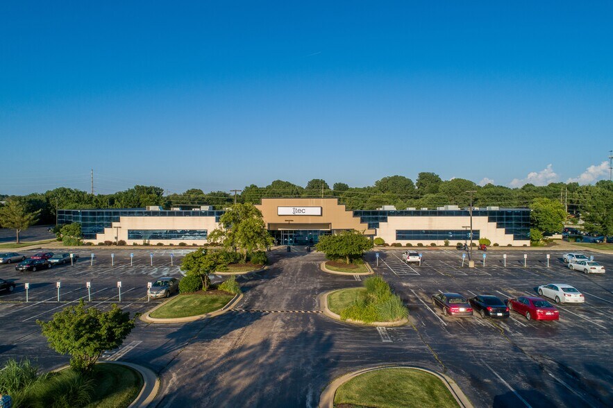 1720 E Primrose St, Springfield, MO à louer - Photo du bâtiment - Image 1 de 33