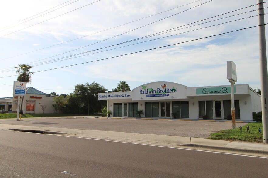 4609 Bee Ridge Rd, Sarasota, FL à vendre - Photo du bâtiment - Image 3 de 7