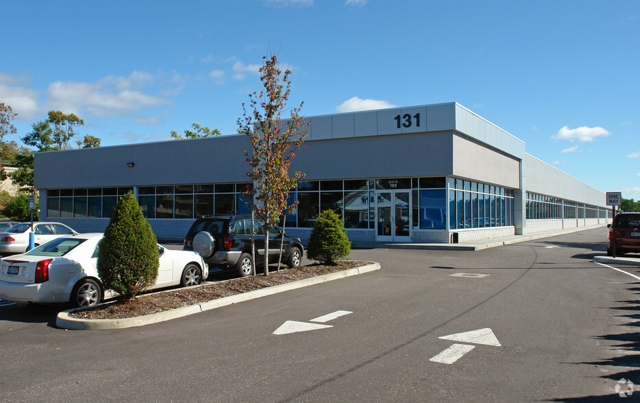 131 Sunnyside Blvd, Plainview, NY for lease - Building Photo - Image 1 of 2