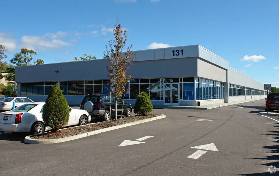 131 Sunnyside Blvd, Plainview, NY à louer - Photo du bâtiment - Image 1 de 2