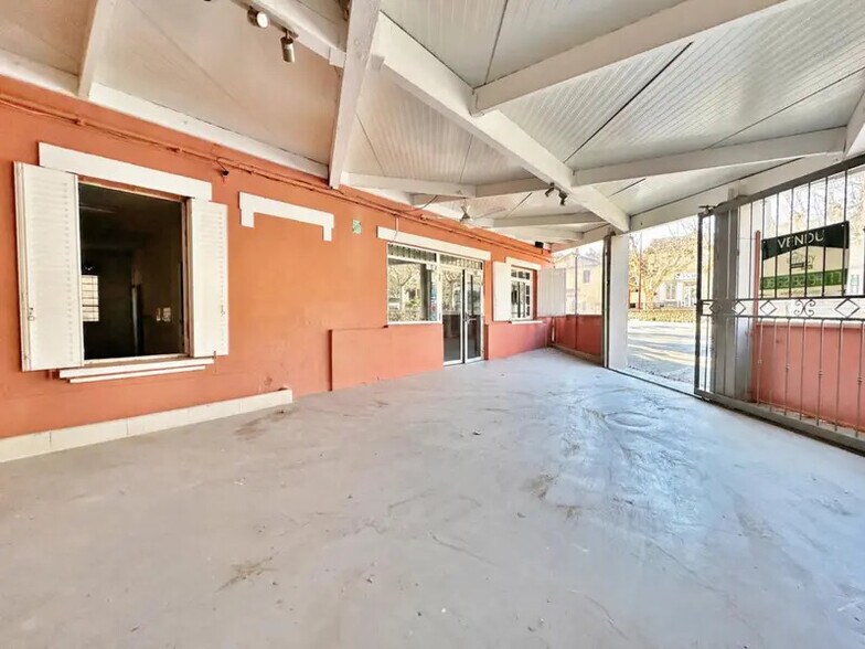 Flex in Sauveterre for sale - Building Photo - Image 1 of 12