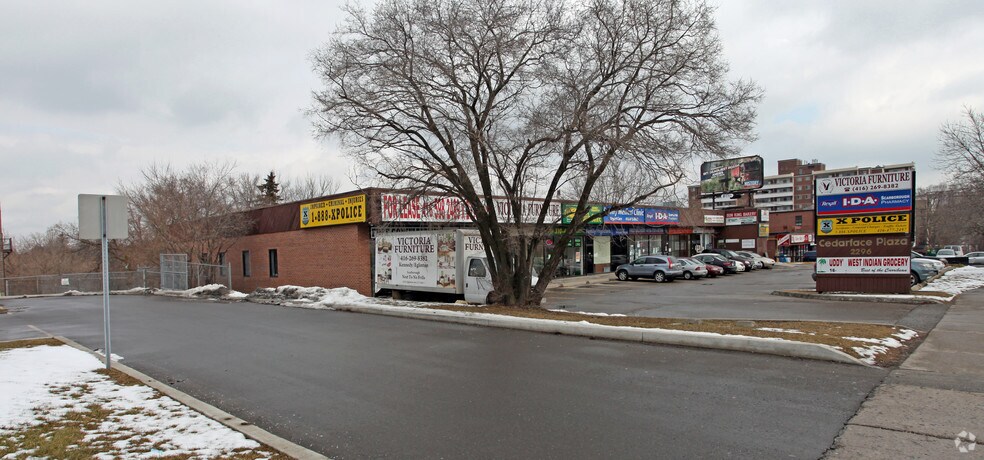 2296 Eglinton Ave E, Toronto, ON à louer - Photo du bâtiment - Image 3 de 7