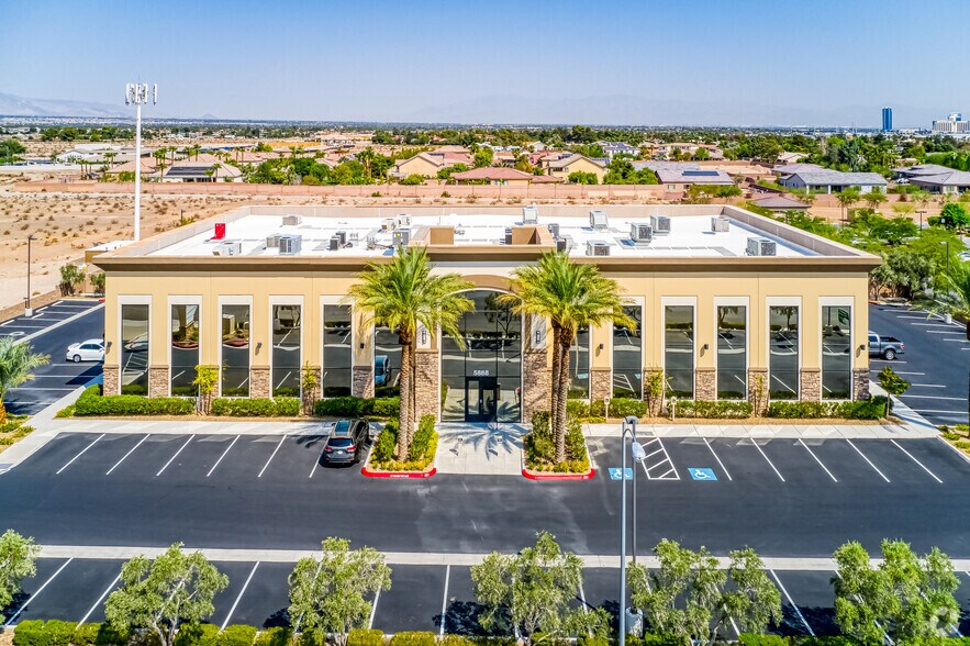 5888 W Sunset Rd, Las Vegas, NV for lease - Primary Photo - Image 1 of 13