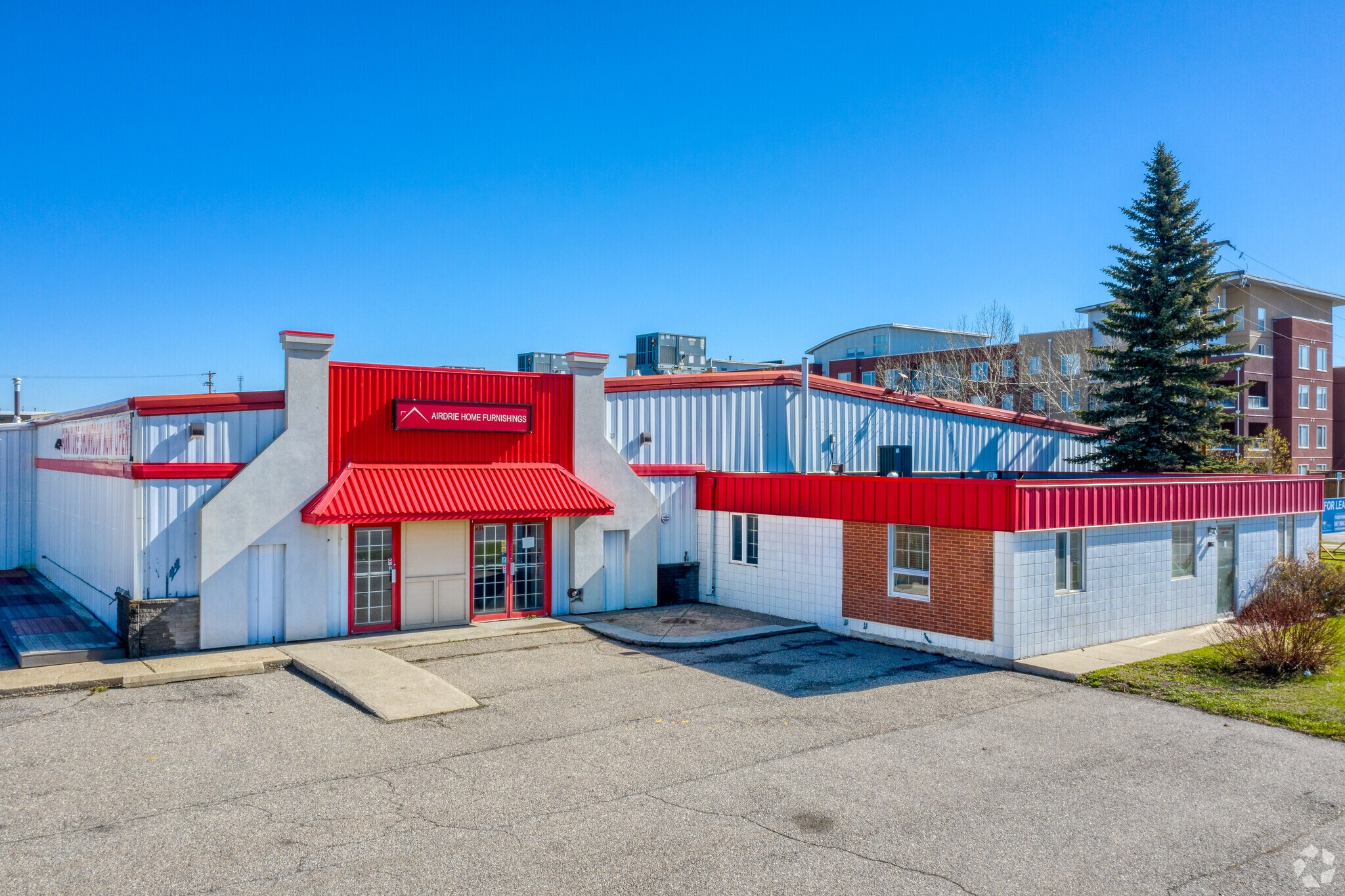 211 East Lake Cres NE, Airdrie, AB à vendre Photo du bâtiment- Image 1 de 1