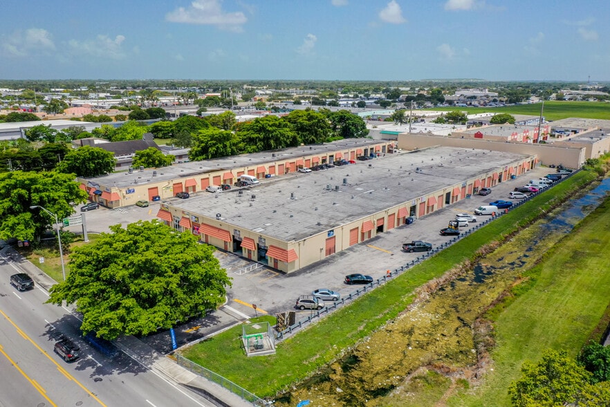10890 SW 186th St, Miami, FL à louer - Photo du bâtiment - Image 2 de 7