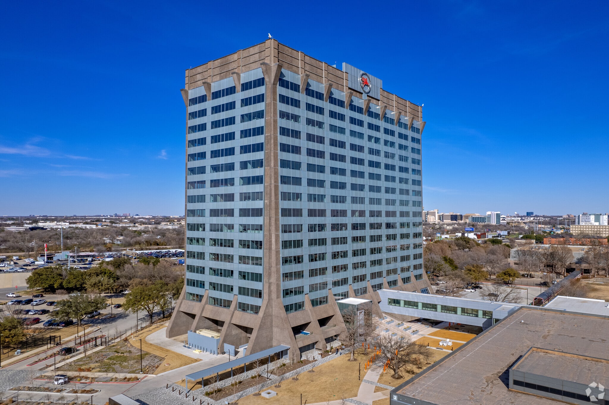 3000 Pegasus Park Dr, Dallas, TX for lease Building Photo- Image 1 of 7