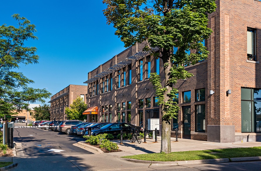 1221 W Lake St, Minneapolis, MN à louer - Photo du bâtiment - Image 3 de 9