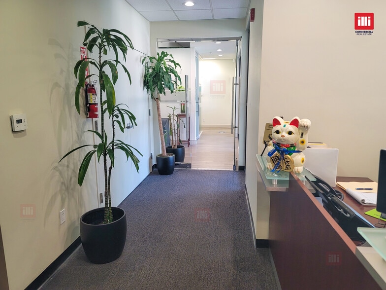 1045 W Huntington Dr, Arcadia, CA for lease - Building Photo - Image 3 of 7