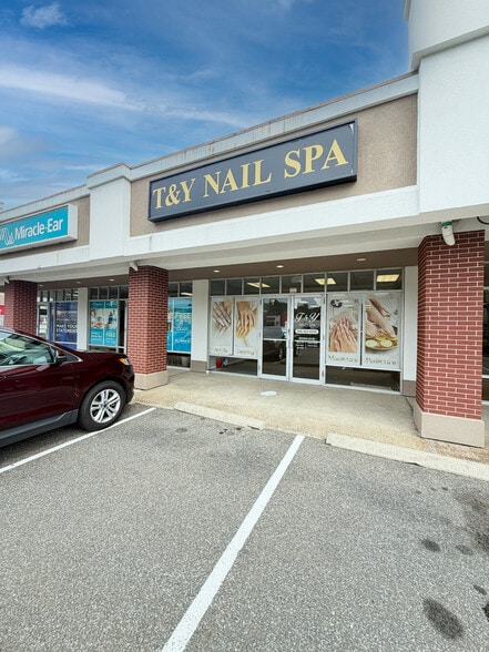 310 Washington Ave, North Haven, CT for lease - Building Photo - Image 3 of 13
