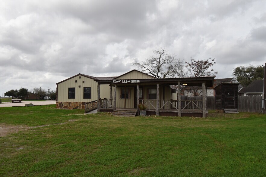 217 Second St, Agua Dulce, TX à vendre - Photo du bâtiment - Image 2 de 29