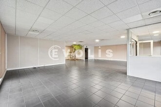 120 Impasse De La Balme, Saint-Priest for lease Interior Photo- Image 2 of 5