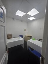 127-129 Mile End Rd, London for lease Interior Photo- Image 2 of 2