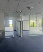 Office in Élancourt for lease Interior Photo- Image 2 of 3