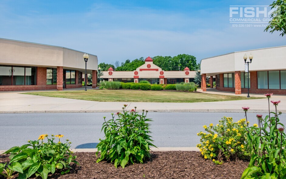 1 Outlet Ln, Lock Haven, PA à louer - Photo du bâtiment - Image 1 de 14
