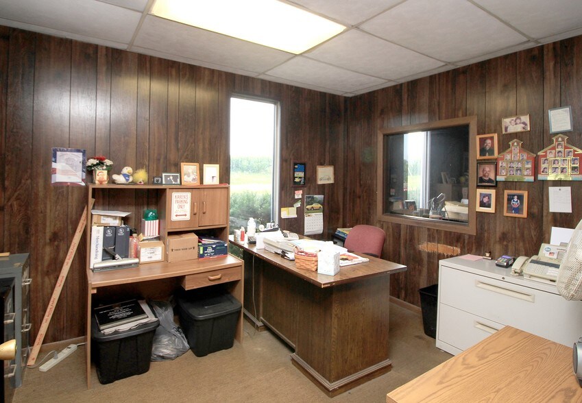 13571 Lincoln Rd, Morrison, IL for sale - Interior Photo - Image 3 of 7