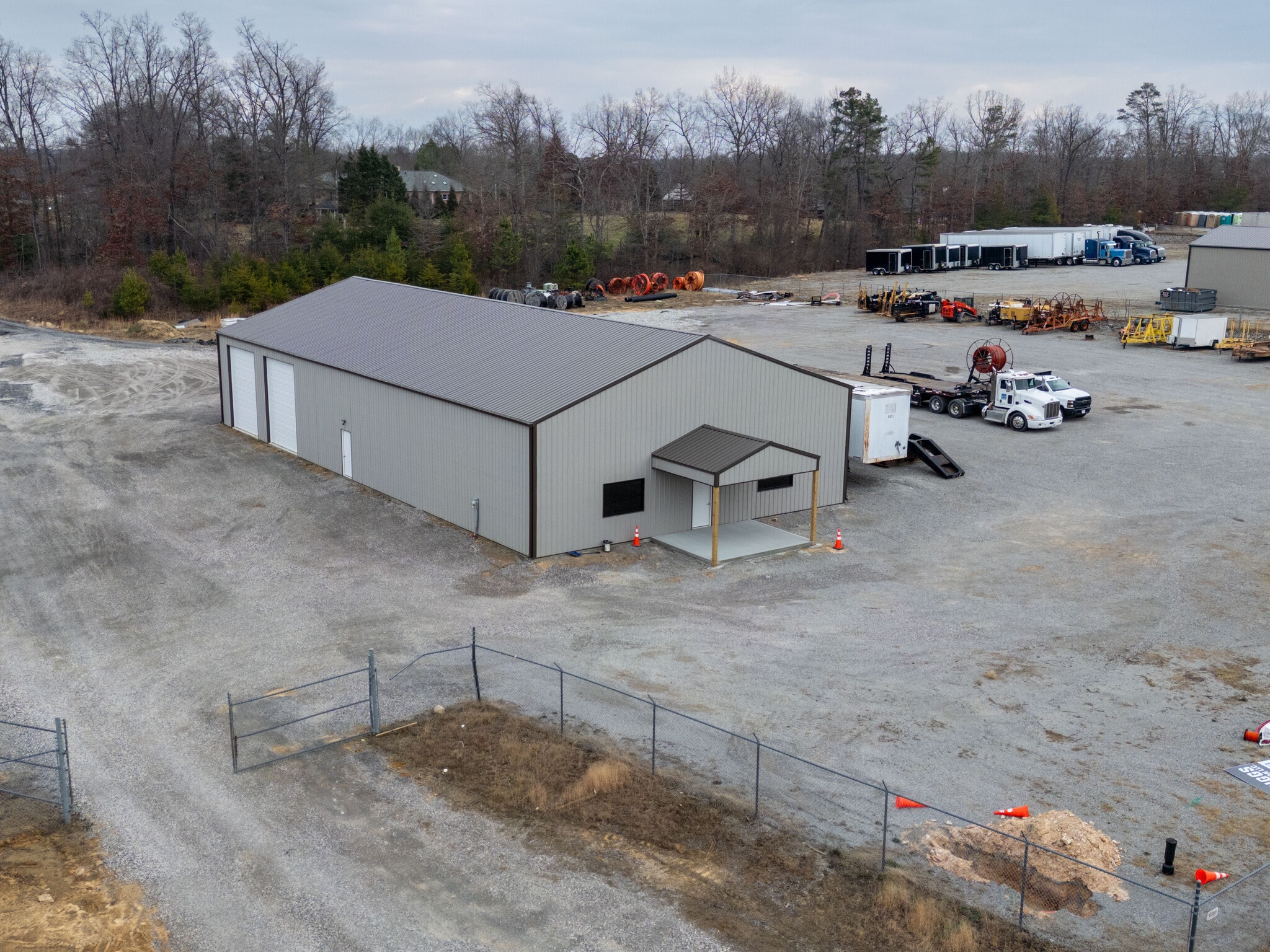 1058 Crabtree Road Rd, Crossville, TN for lease Primary Photo- Image 1 of 8