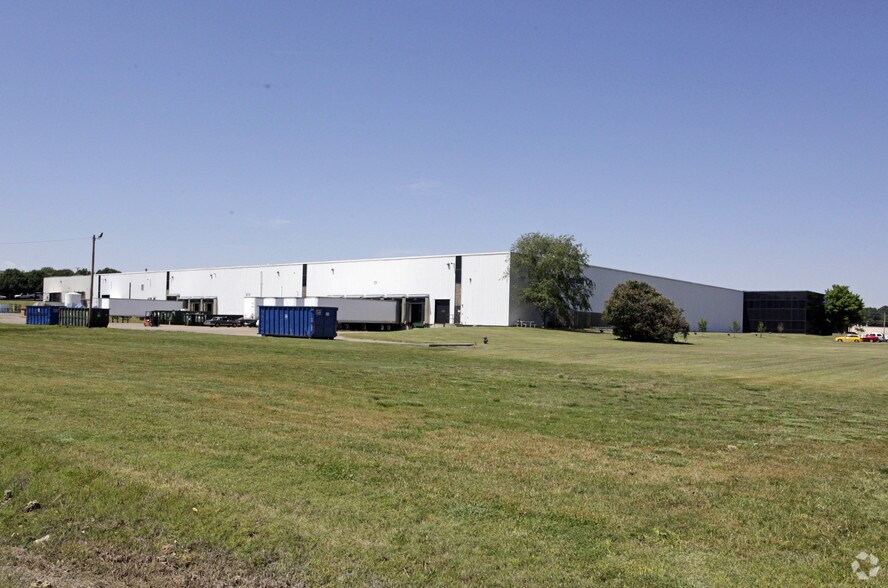 1 Delfield Dr, Covington, TN à louer - Photo du bâtiment - Image 2 de 13