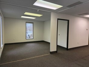 28200 Orchard Lake Rd, Farmington Hills, MI for lease Interior Photo- Image 2 of 8