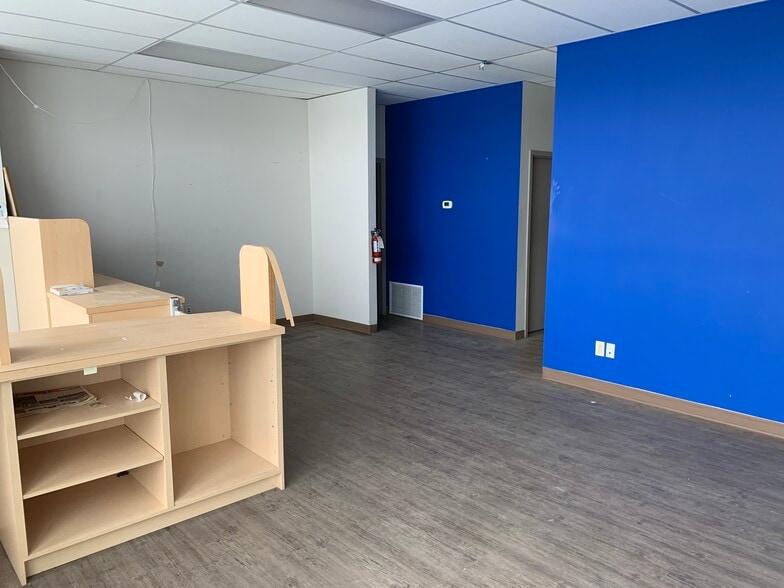 8703-8727 53rd Ave NW, Edmonton, AB for lease - Interior Photo - Image 2 of 5