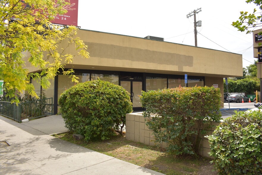5020 Wilshire Blvd, Los Angeles, CA for lease - Building Photo - Image 3 of 6