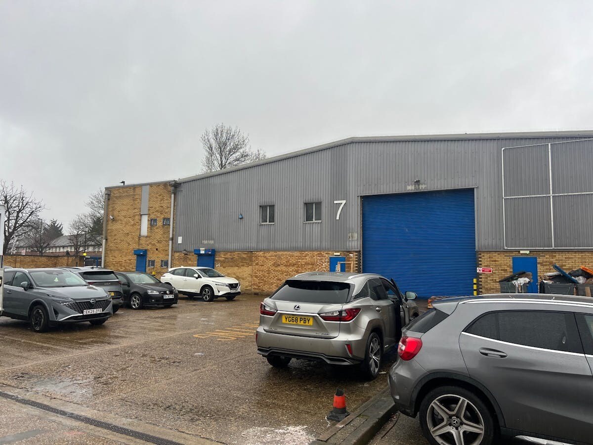 White Hart Ln, Londres à louer Photo du bâtiment- Image 1 de 12