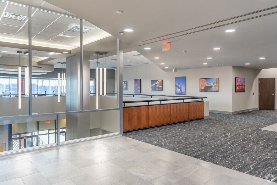 150 Corporate Center Dr, Camp Hill, PA for lease - Lobby - Image 3 of 47