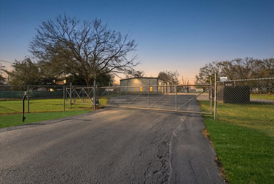 14102 Pine Meadow Ln, Tomball, TX à louer - Photo du bâtiment - Image 3 de 34