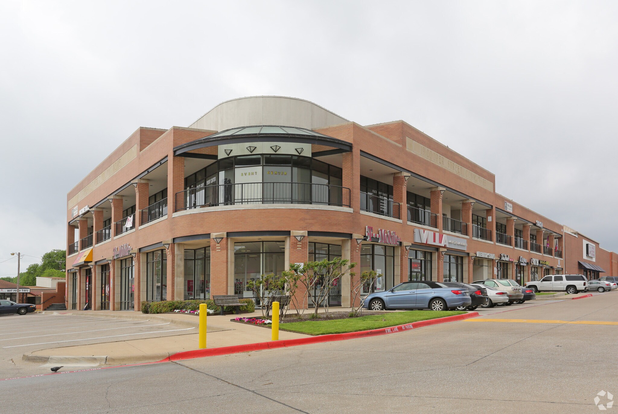 1000-1100 W Arkansas Ln, Arlington, TX à louer Photo du bâtiment- Image 1 de 4