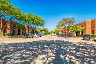 651 N Plano Rd, Richardson, TX à louer Photo du bâtiment- Image 2 de 7