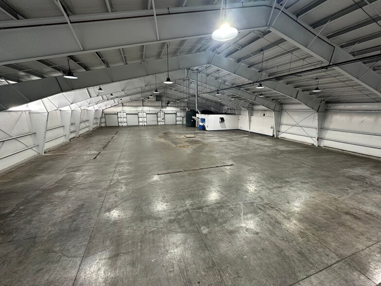 4015 S Old Stage Rd, Mount Shasta, CA for lease - Building Photo - Image 3 of 16