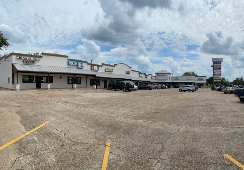 3601 E 29th St, Bryan, TX for lease - Primary Photo - Image 1 of 1